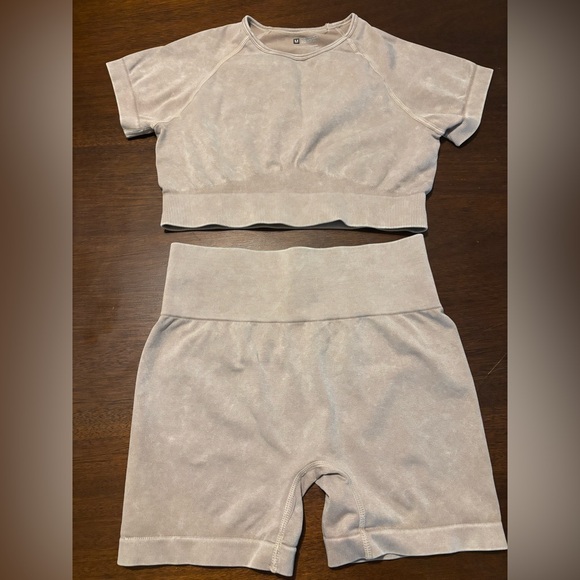 Women's Athletic Shorts Set in Light Gray - Picture 4 of 4